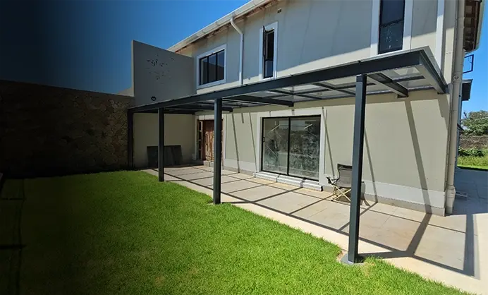 Showroom with aluminium and glass installation